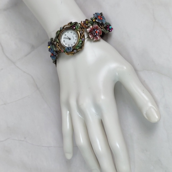 Felicia Vintage-look Crystal Embellished Metal Flowers Stretch Bracelet Watch - Picture 2 of 10